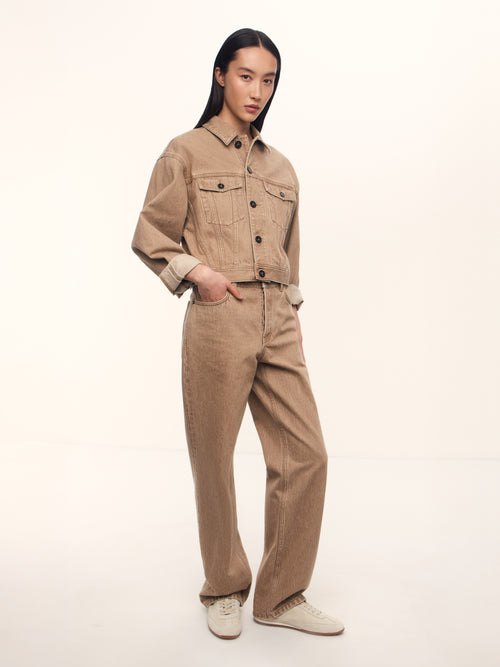 بنطال جينز بقصة مستقيمة عند الساقين 323