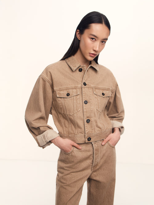 جاكيت دنيم خفيف الوزن