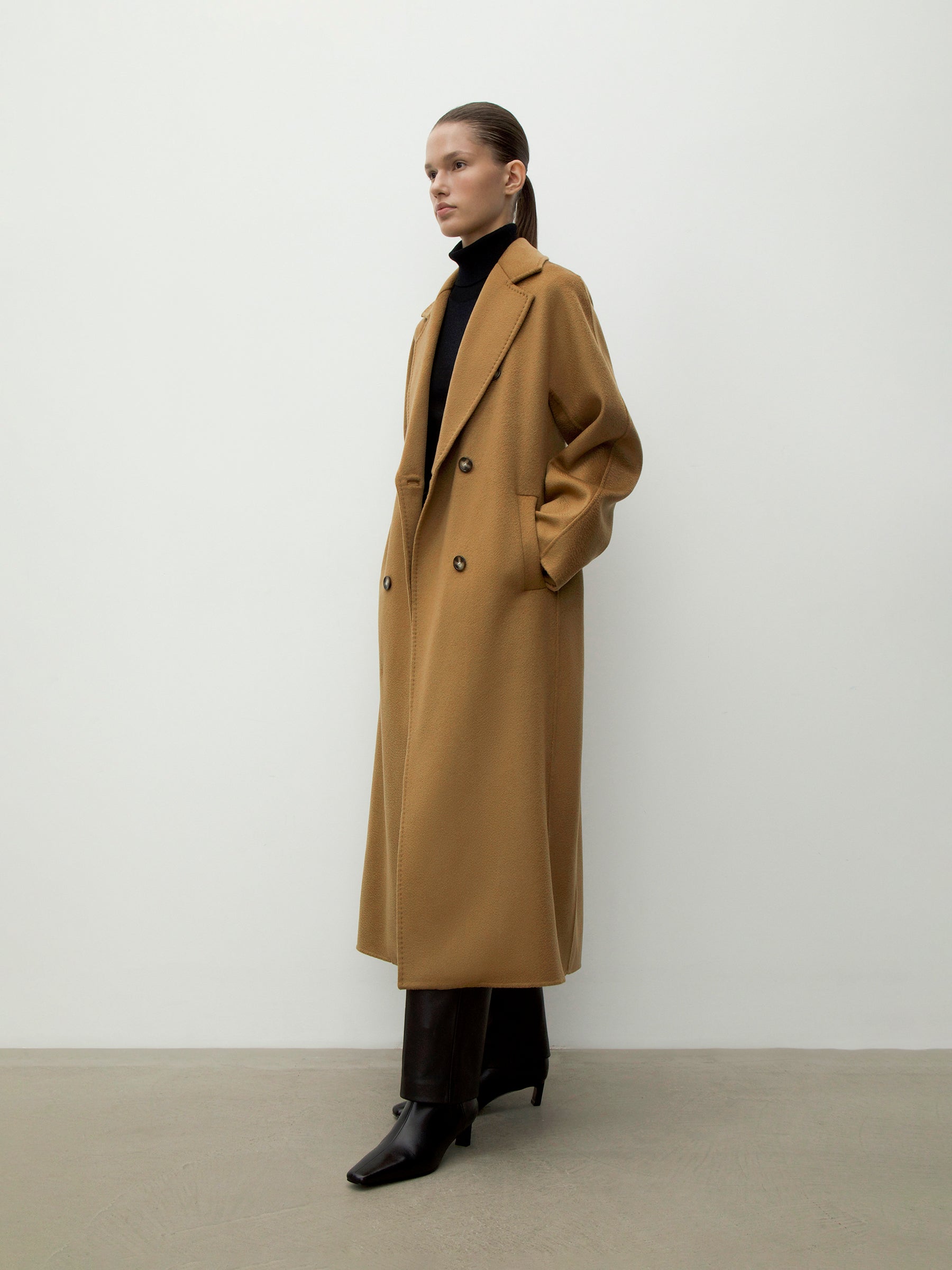 Cashmere double-breasted coat