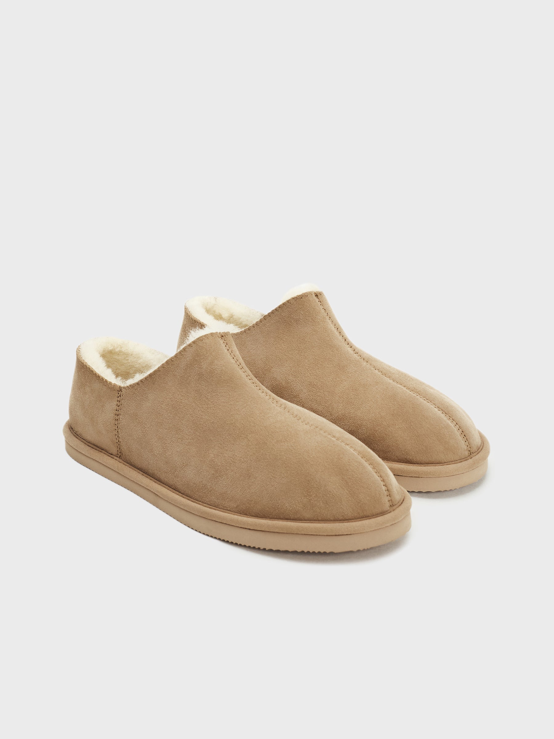 Low shearling-lined boots