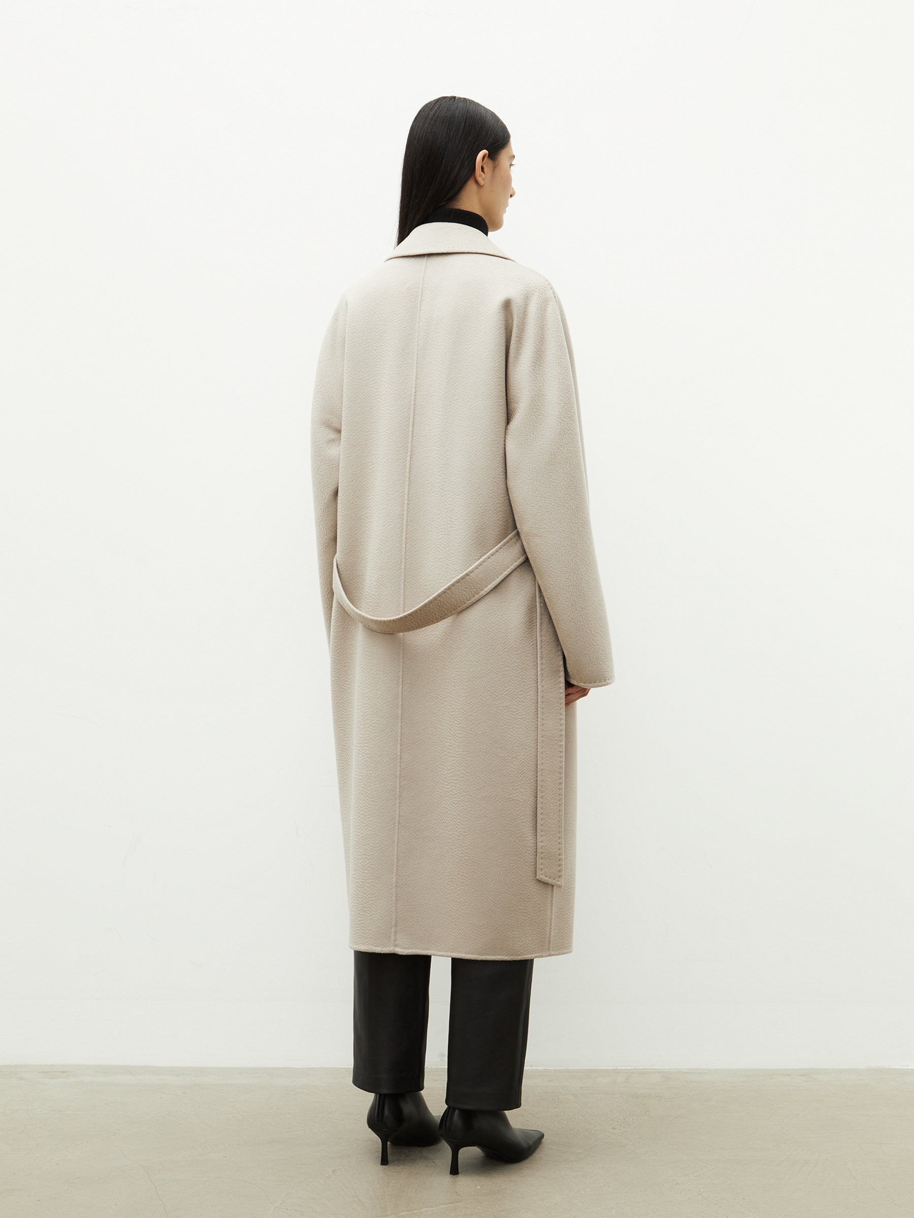 Cashmere double-breasted coat