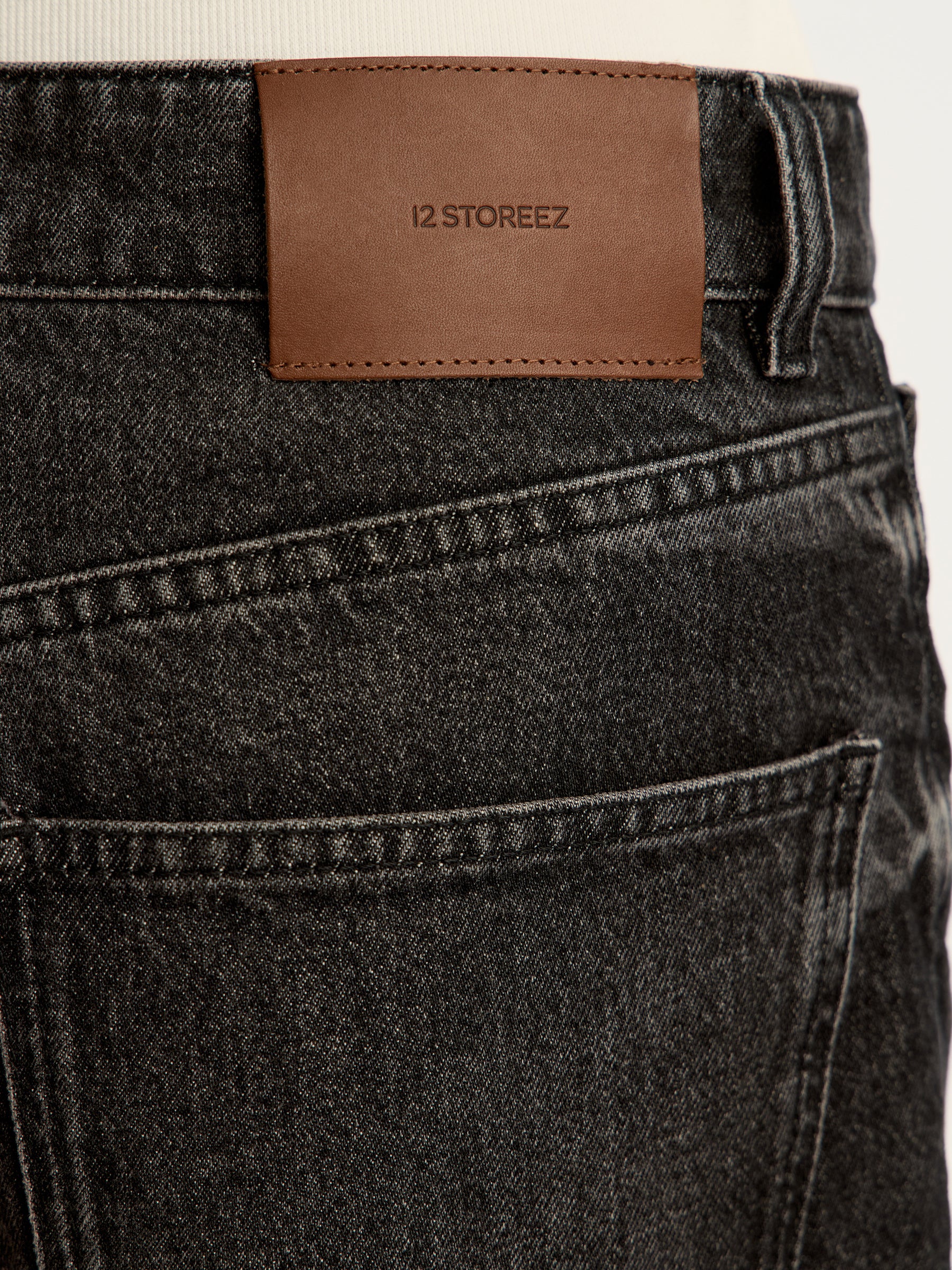 Straight leg jeans 325