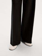 Leather pumps