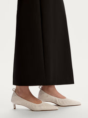 Leather pumps