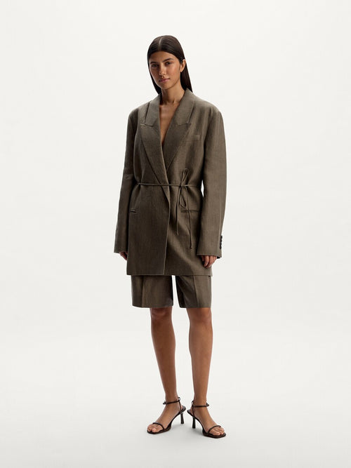 Tailored linen shorts