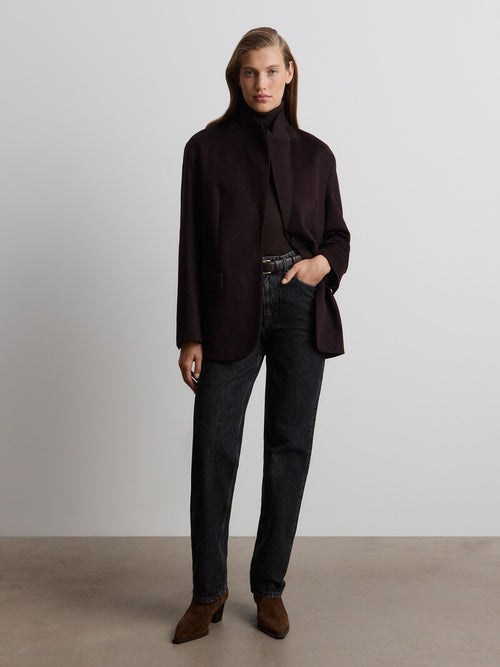 بنطال جينز بقصة مستقيمة عند الساقين 315