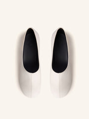 Leather pumps