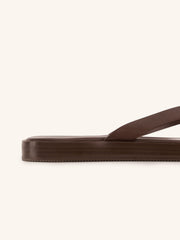 Korfos thong sandals