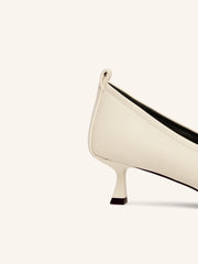 Leather pumps